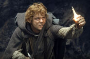 Sam confronts Shelob with the Phial of Galadriel.